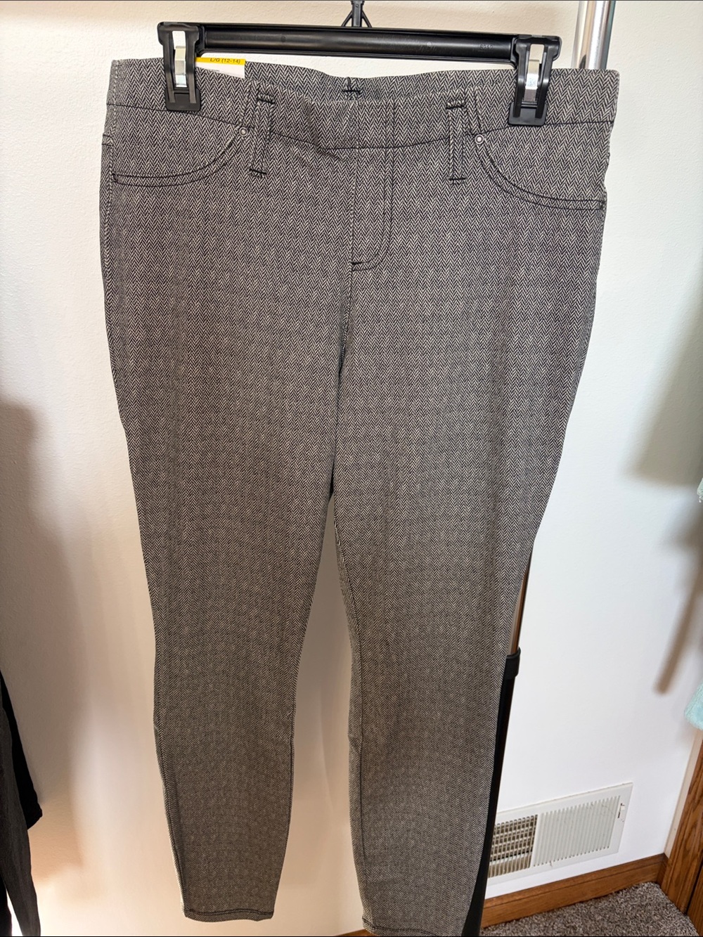 Time and Tru jegging Large 12-14 
Classic Herringbone